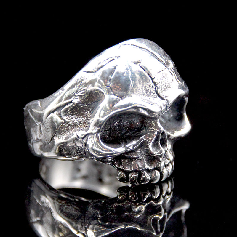 The Memento Mori Skull Ring silver