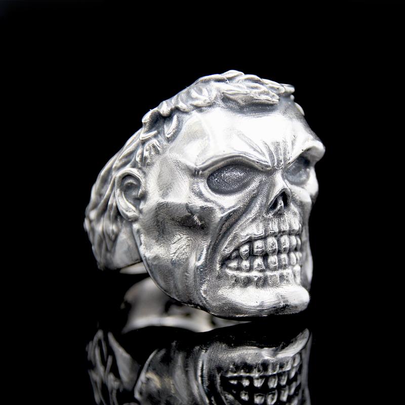 La bague Skhulk Skull Ring argentée